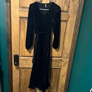HALARA Black Velvet Long-Sleeve Midi Dress